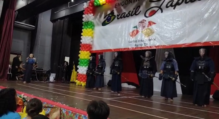 Apresentação de kendo no encontro cultural da&nbsp;CEKO